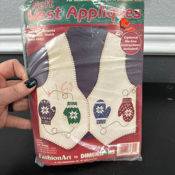 Vtg 90s Dimensions 80341 Smitten Mittens Fashion Art Felt Vest Applique Kit Xmas - Picture 2 of 4